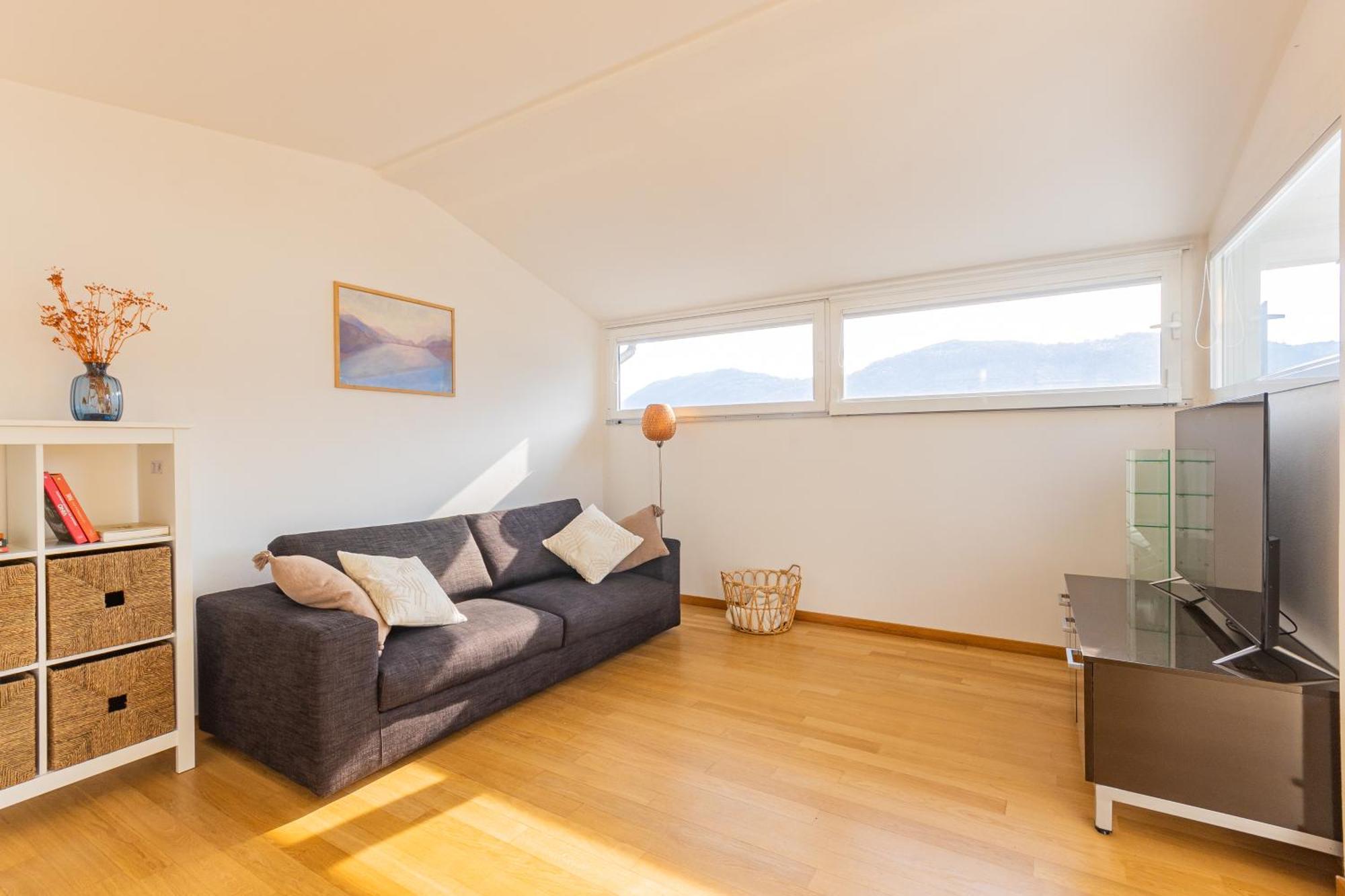 Apartament Casa Madlen - Bright Attic With Marvelous View Campione dʼItalia Zewnętrze zdjęcie